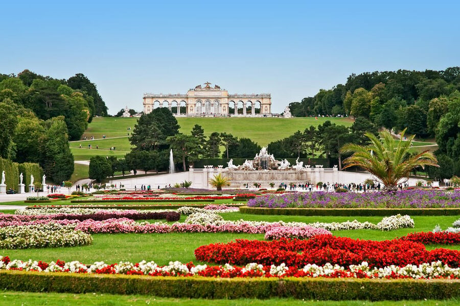 Vienna: Skip-the-Line Schönbrunn Palace and Gardens Tour - Why Schönbrunn works best with a guide