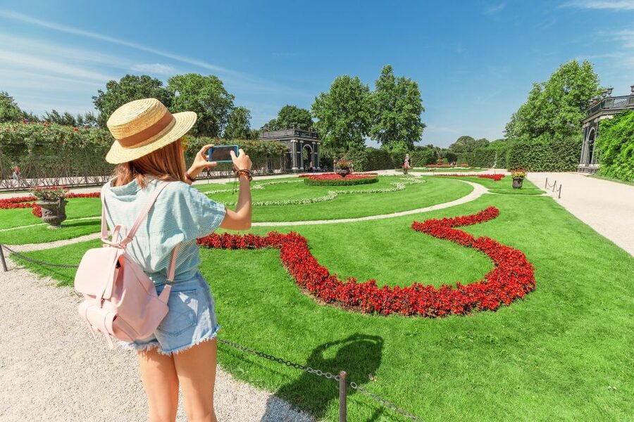 Vienna: Skip-the-Line Schönbrunn Palace & Gardens Tour - Walking through the palace park