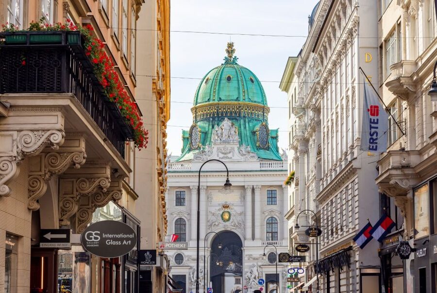 Vienna: Skip-the-Line Sisi Museum, Hofburg and Gardens Tour - Burggarten and the Seasonal Difference
