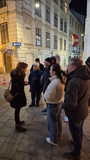 Vienna: Spooky Ghost Tour in English - The imperial palace after dark