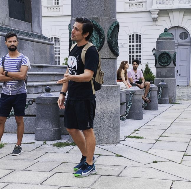 Vienna: Spooky Ghost Tour in English - St. Stephen’s Cathedral and the people below