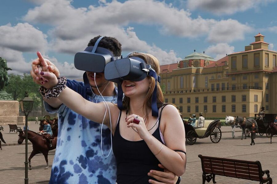 Vienna: Time Traveling Virtual Reality Sightseeing Tour - The guide, headsets, and audio languages