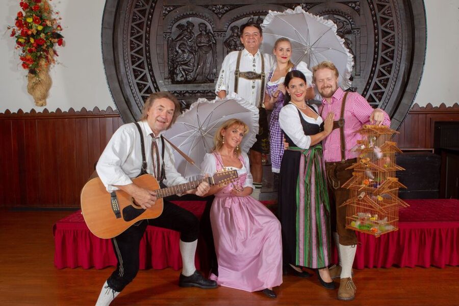 Vienna: Traditional Dinner Show at the Wiener Rathauskeller - Is $97 a fair price?