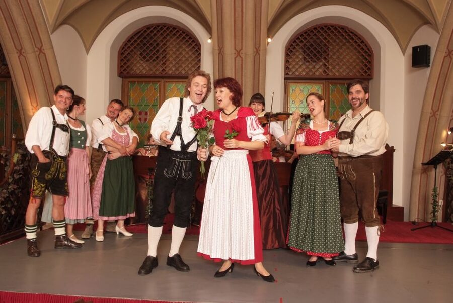 Vienna: Traditional Dinner Show at the Wiener Rathauskeller - Drinks cost extra, and the bar choice matters