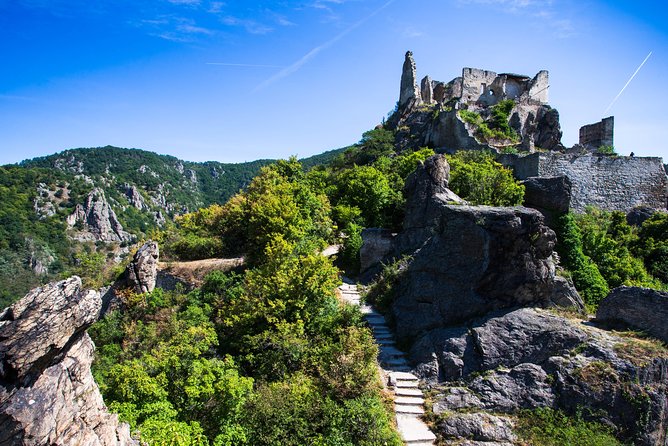 Wachau Valley Wine Tasting Bike Tour from Vienna - Dürnstein fortress ruins and Danube free time