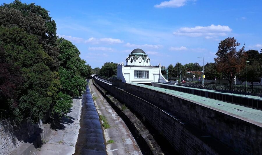 Wien: Tours with locals by public transport & walking - Key points at a glance