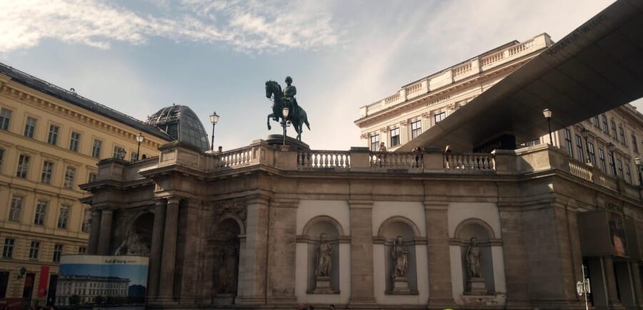 Wien: Tours with locals by public transport & walking - Ringstraße and Hofburg, with walking between the rides