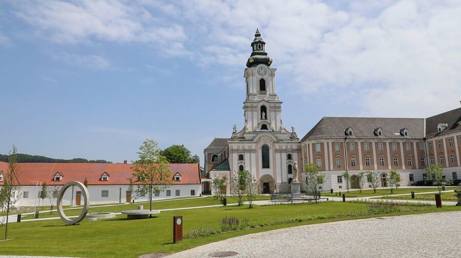 Wilhering Abbey: Discover 875 years of history! - The rococo collegiate church